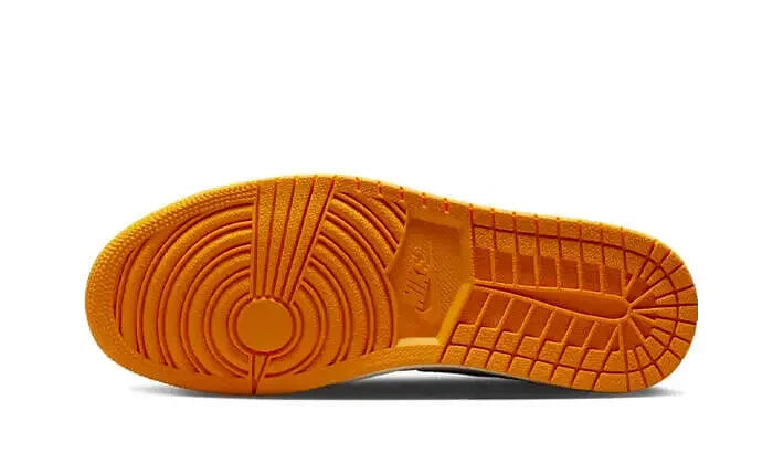 Air Jordan 1 Retro High OG Yellow Toe 3/3