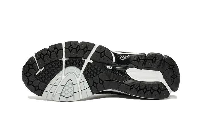 New Balance 860 Black White Silver 3/4