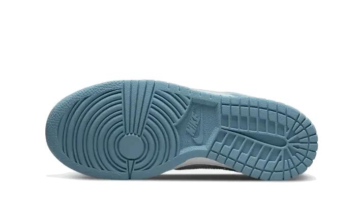 Schoenen - Lifestyle - Unisex - Dunk Low Clear Swoosh - worn blue/white/clear 3/3