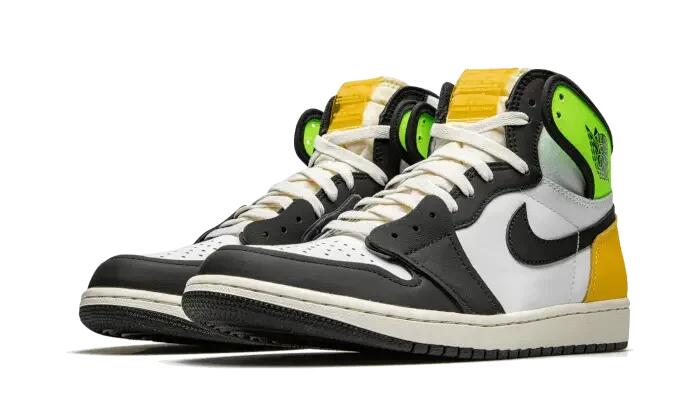 Air Jordan 1 Retro High OG Volt Gold 2/4