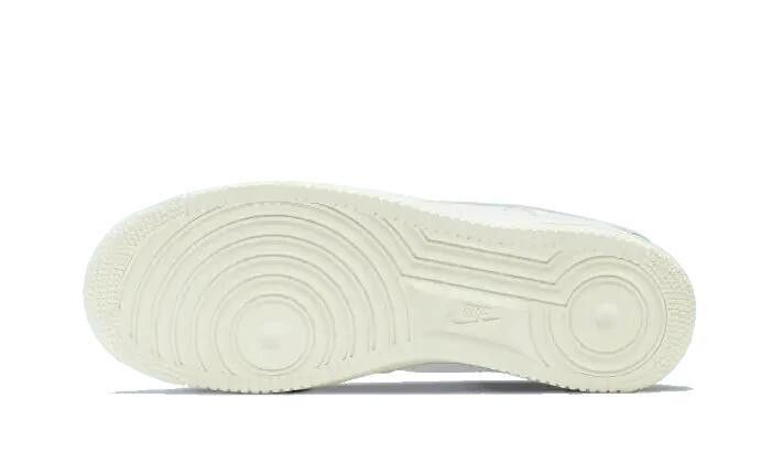 Nike Air Force 1 Low Valentine's Day (2021) 3/3