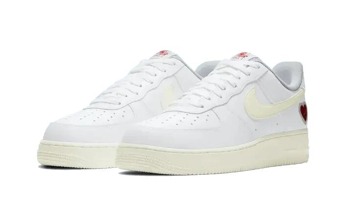 Nike Air Force 1 Low Valentine's Day (2021) 2/3