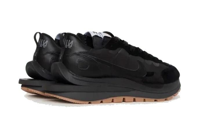 Nike Vaporwaffle sacai Black Gum 3/4