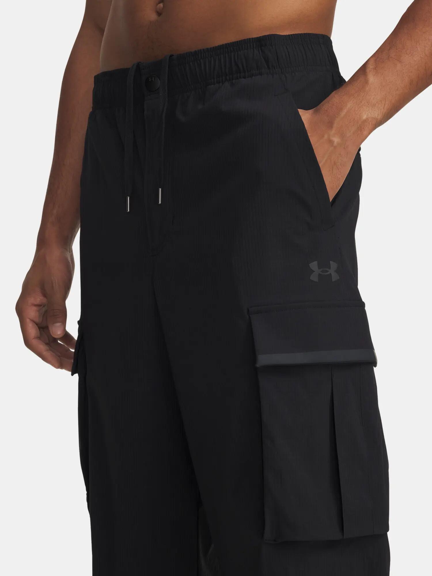 Férfi sportnadrág Under Armour UA UNSTPBLE TXTR WOVEN CARGO-BLK 3/4