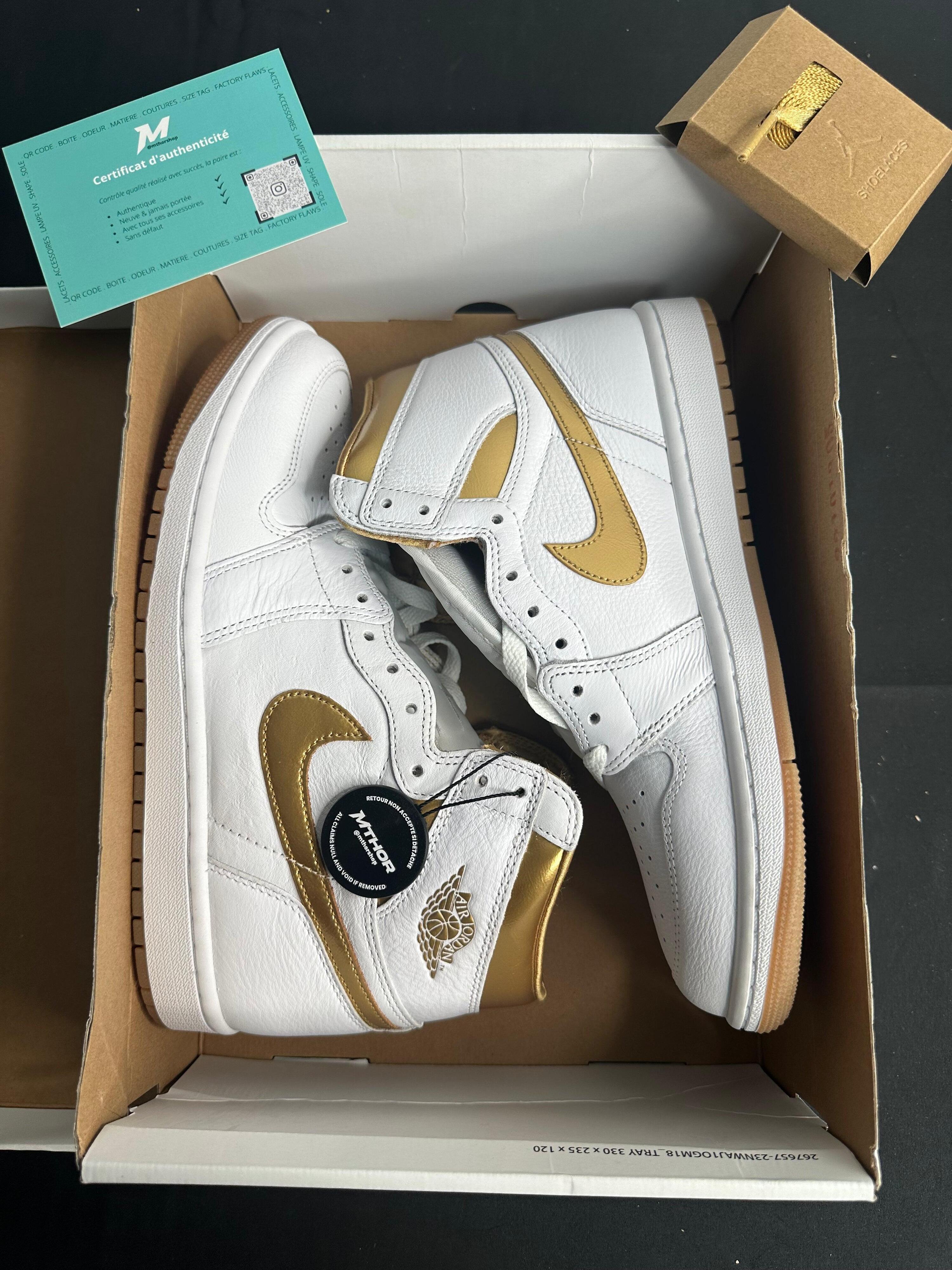Air Jordan 1 Retro High OG Metallic Gold 2/4