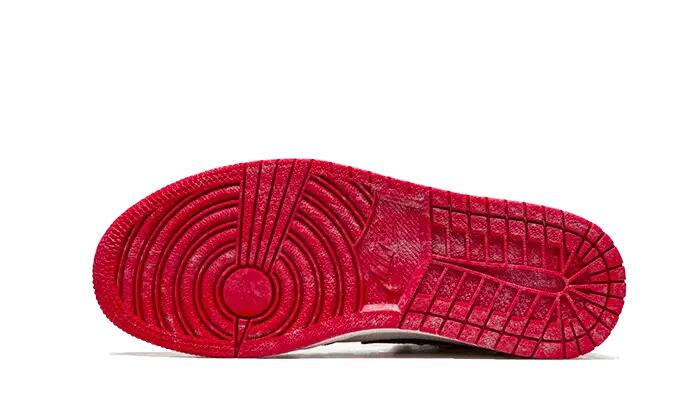 Air Jordan 1 High Chicago Lost And Found (Reimagined) 3/4