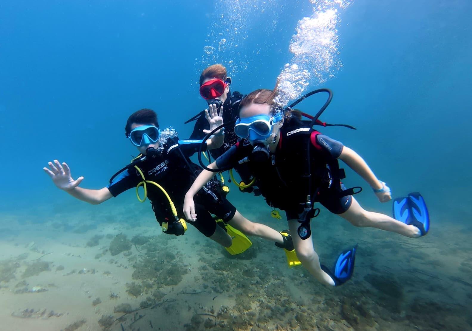 Aventures subaquatiques à Fenals : baptême et snorkeling jour et nuit 1/1