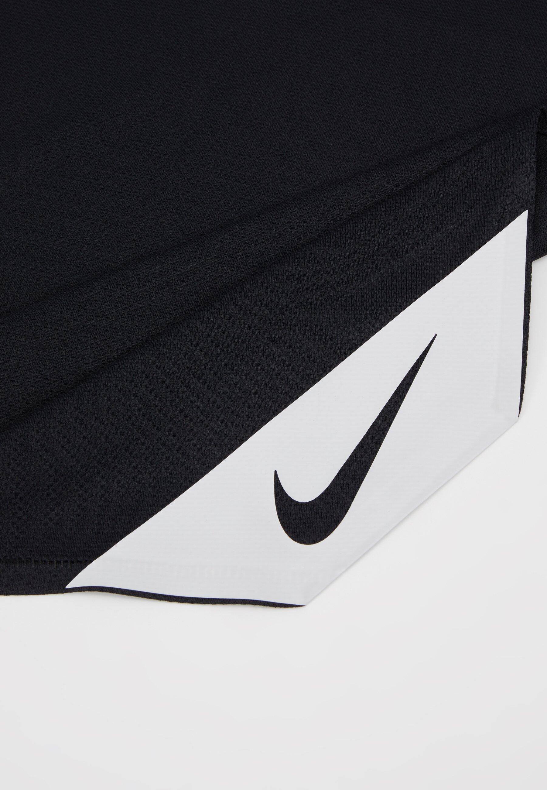 Sportovní ručník Nike Cooling Towel 3/3