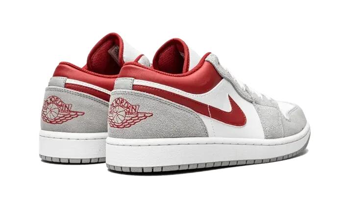 Air Jordan 1 Low SE Light Smoke Grey Gym Red 3/4