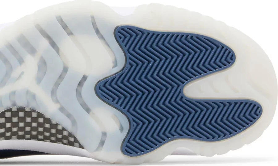 Jordan 11 Retro Low Diffused Blue 5/7