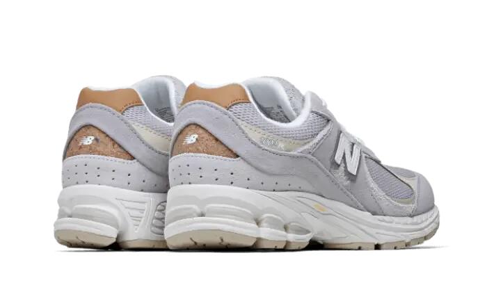 New Balance 2002R Concrete Grey 3/4