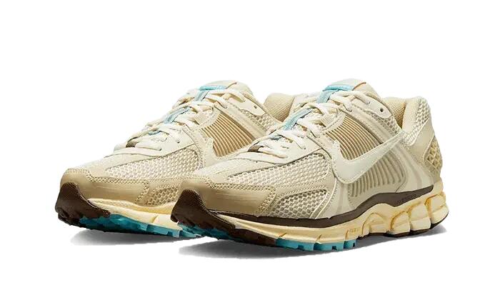 Zapatillas - Running - Hombre - Acolchadas, Reactivas - Zoom Vomero 5 - Oatmeal. 2/3