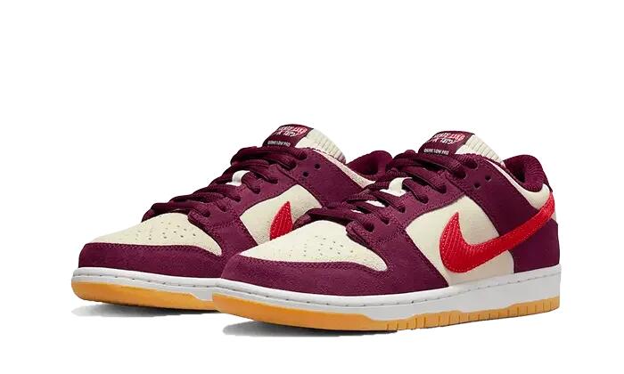 SB Dunk Low Skate Like A Girl Bordeaux 2/3