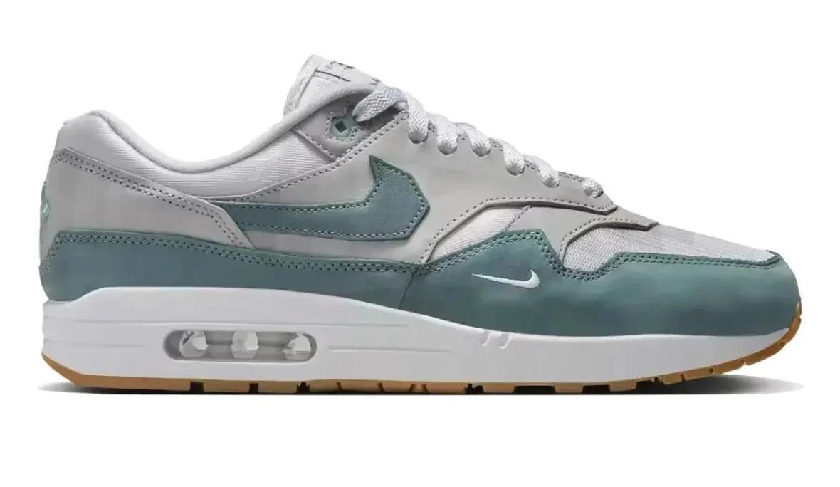 NIKE picture