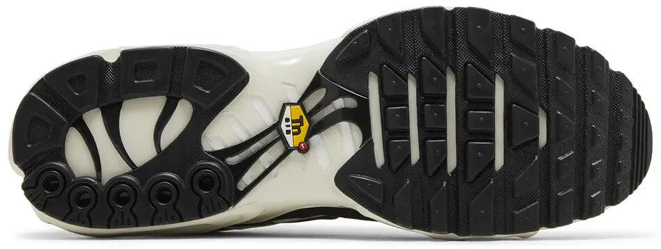 Nike Air Max Plus Panda 3/5