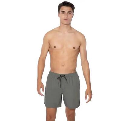 Strand shorts protest faster