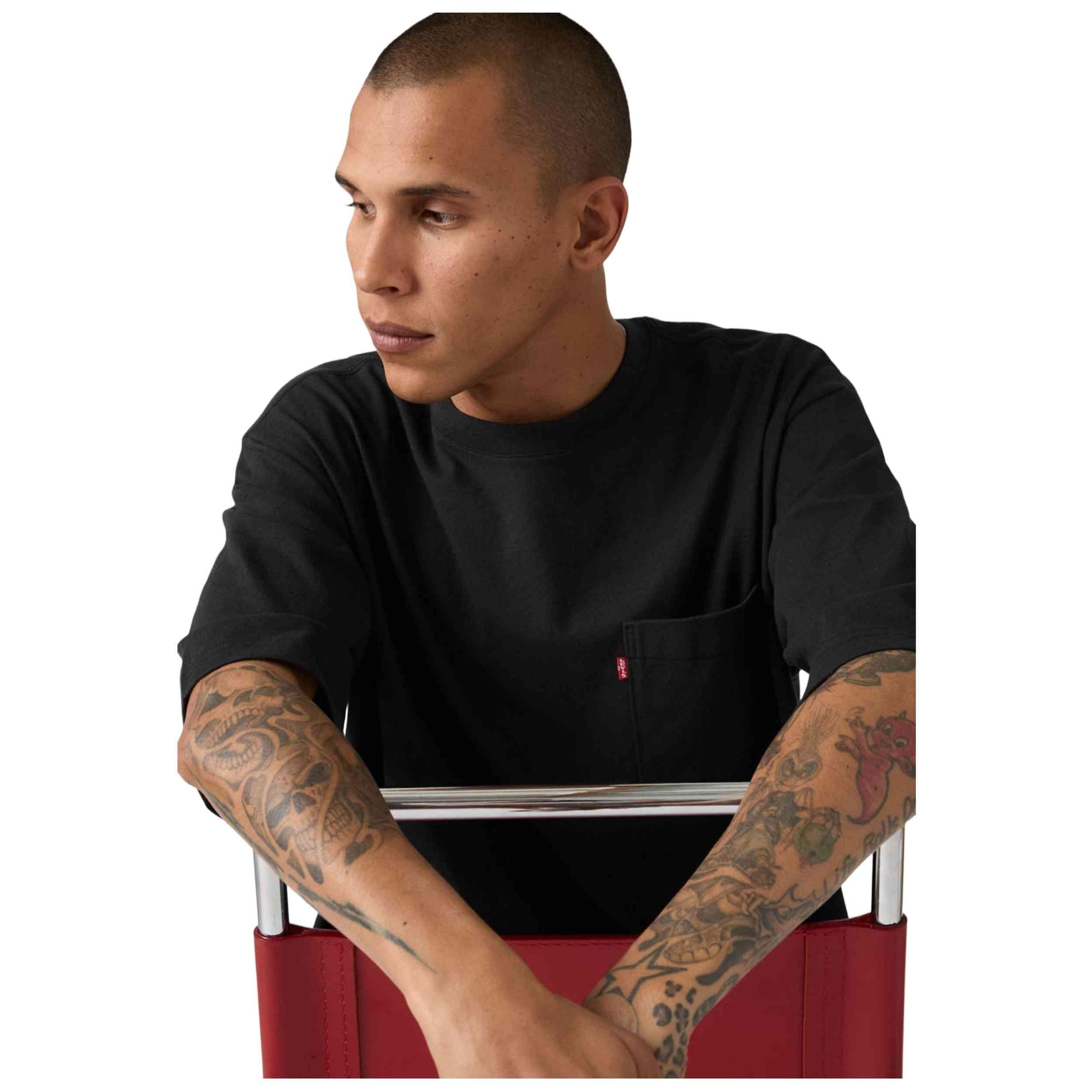 T-shirt pour homme Levis à manches courtes poche noire 5/5