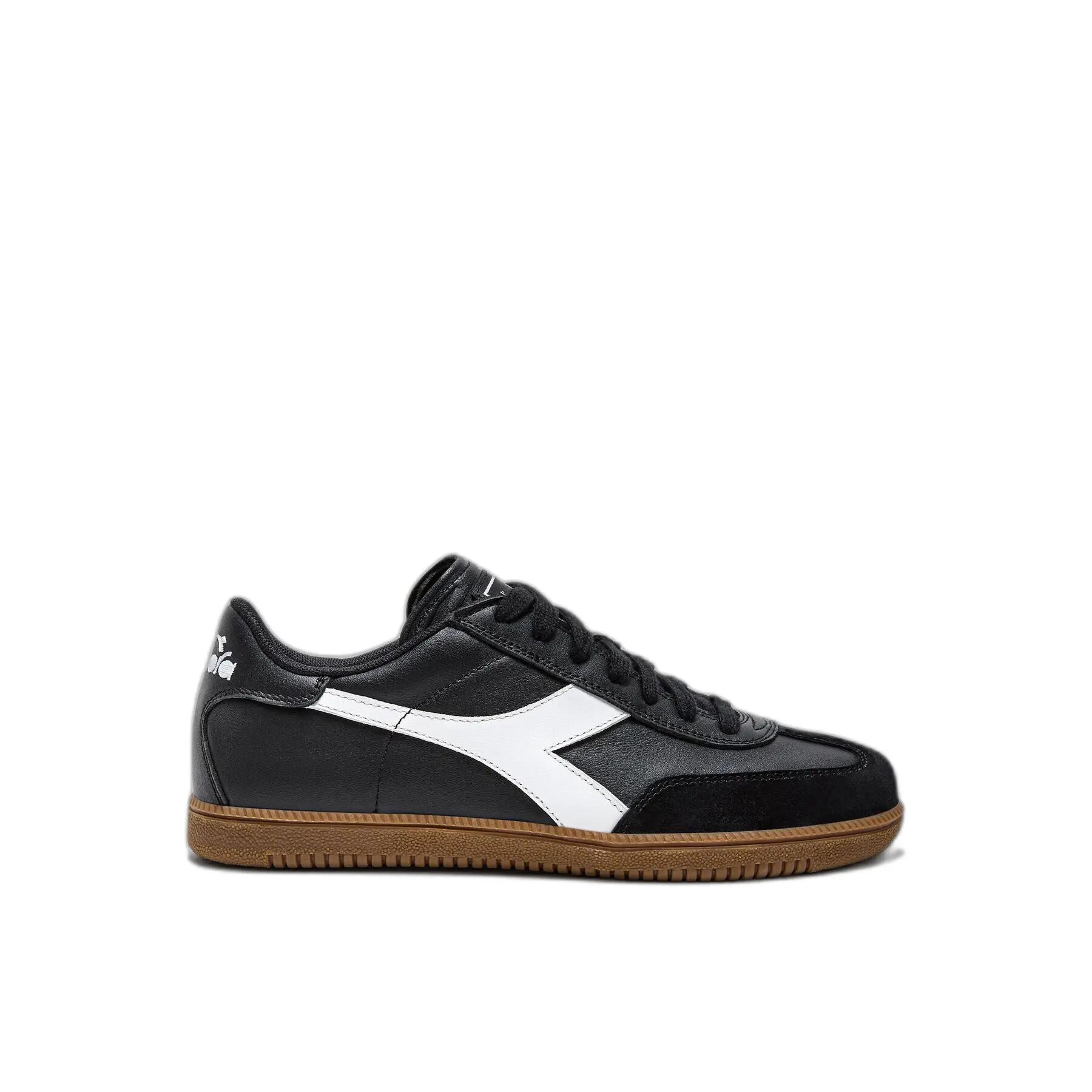 DIADORA picture