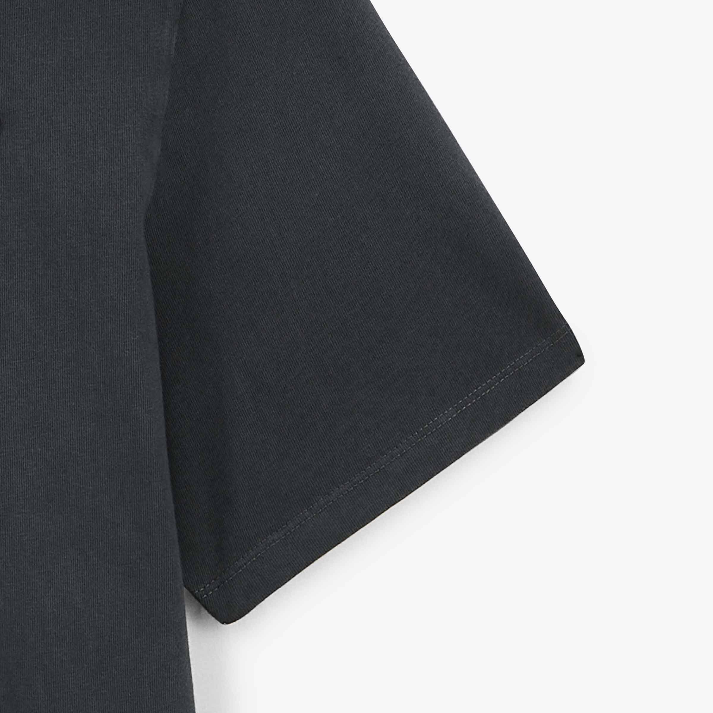 Polo a maniche corte con ricamo tono su tono in cotone grigio antracite 4/4