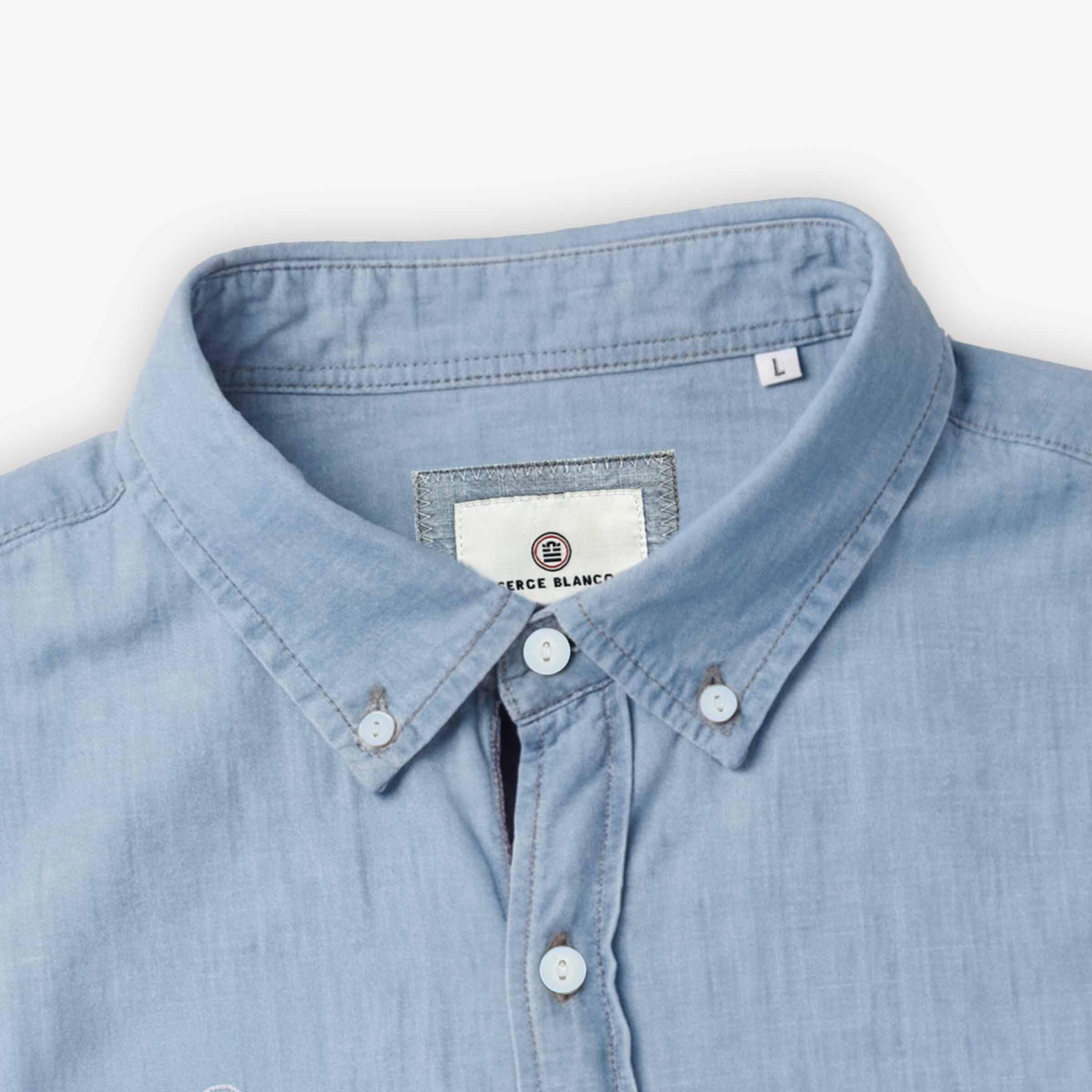 Camicia a maniche lunghe ricamata in cotone chambray con bordino tricolore 3/4