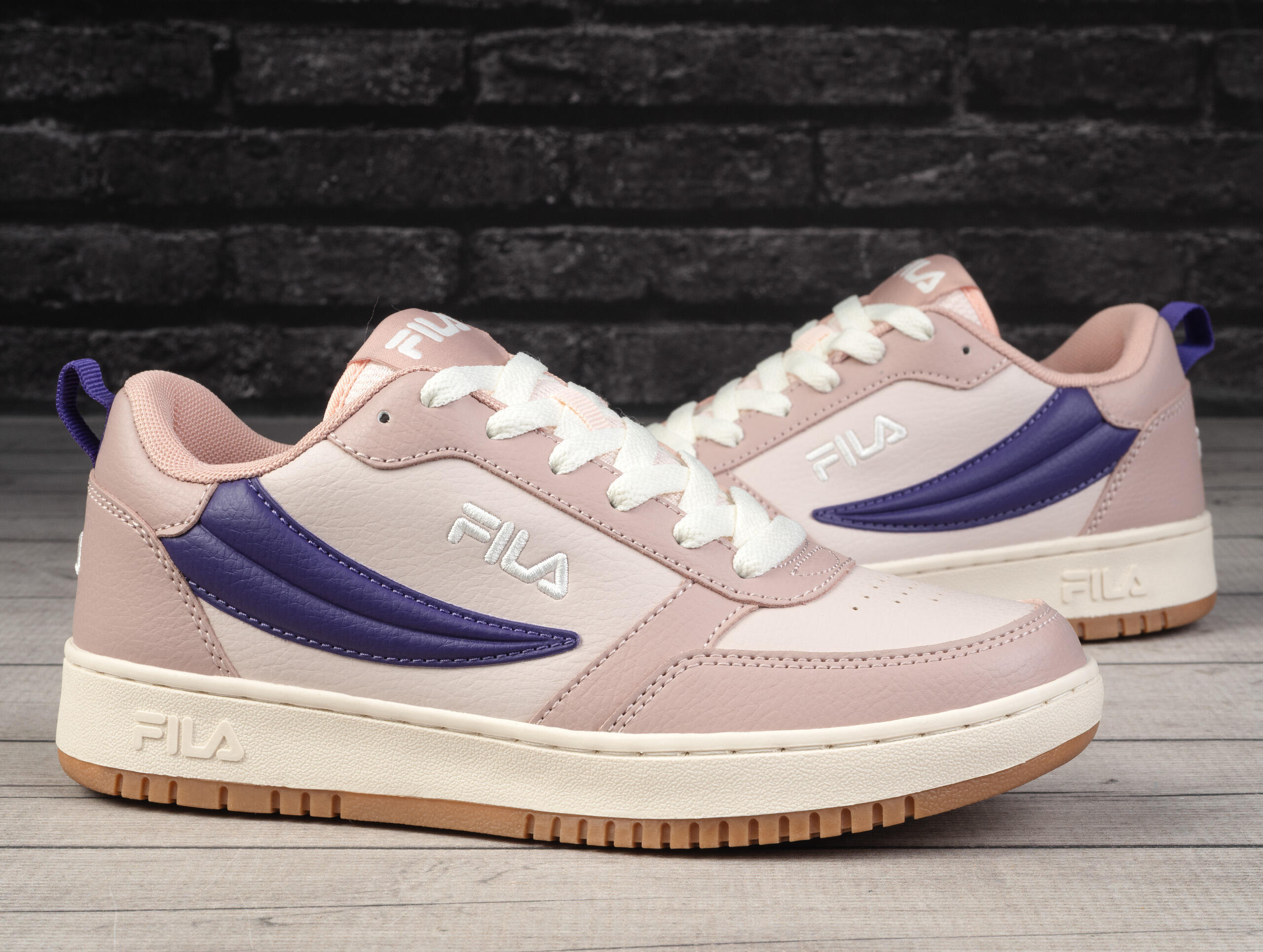 Buty młodzieżowe damskie sportowe do chodzenia Fila REGA NF TEENS