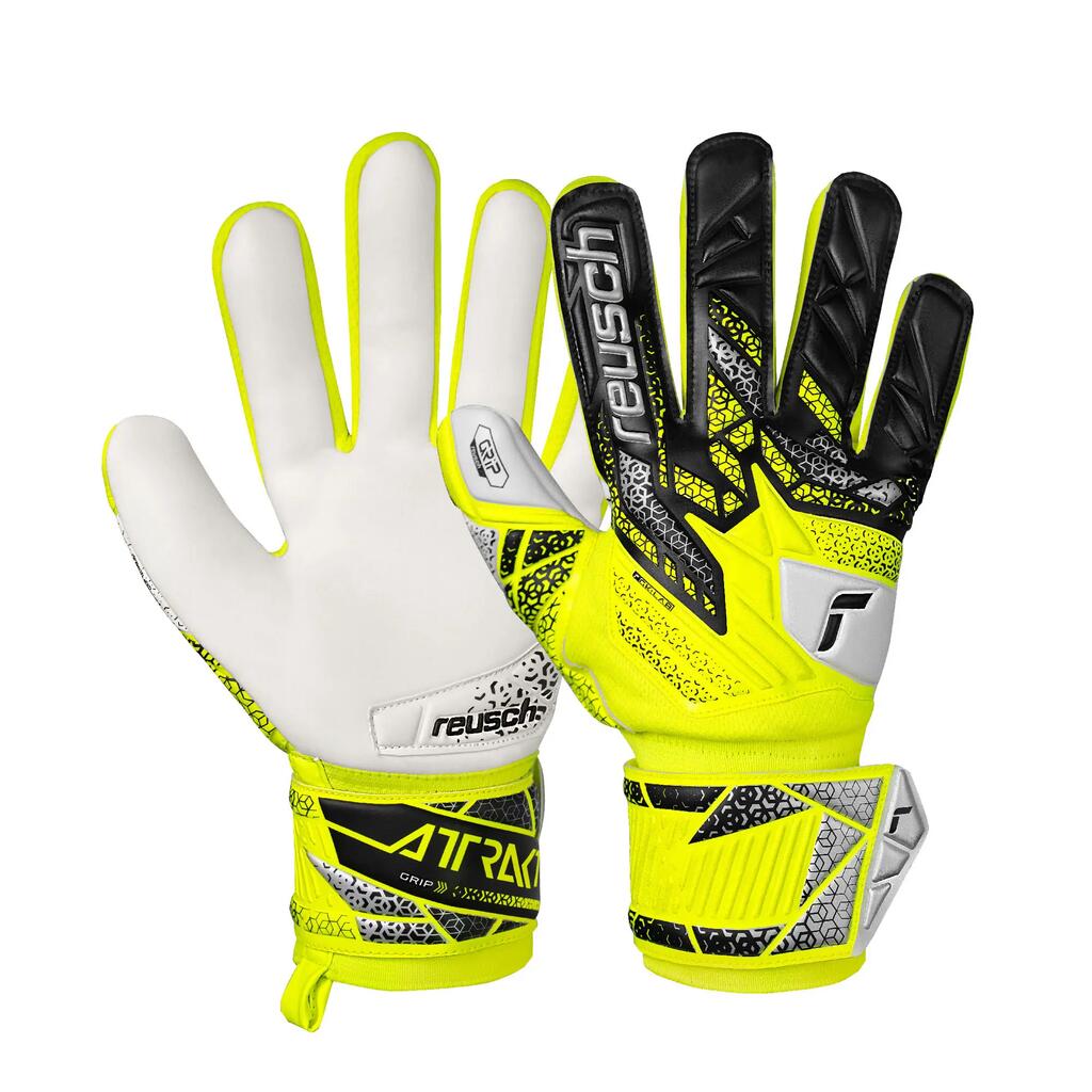 Goalkeeper gloves Reusch Attrakt Grip