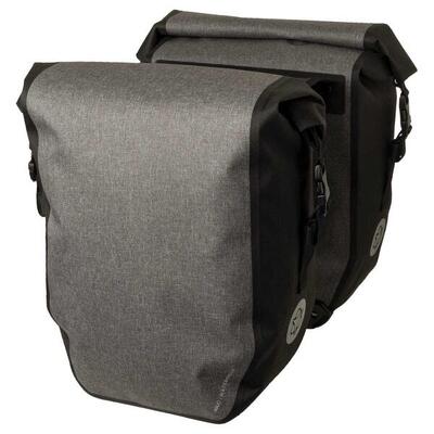 Paar fietstassen agu shelter