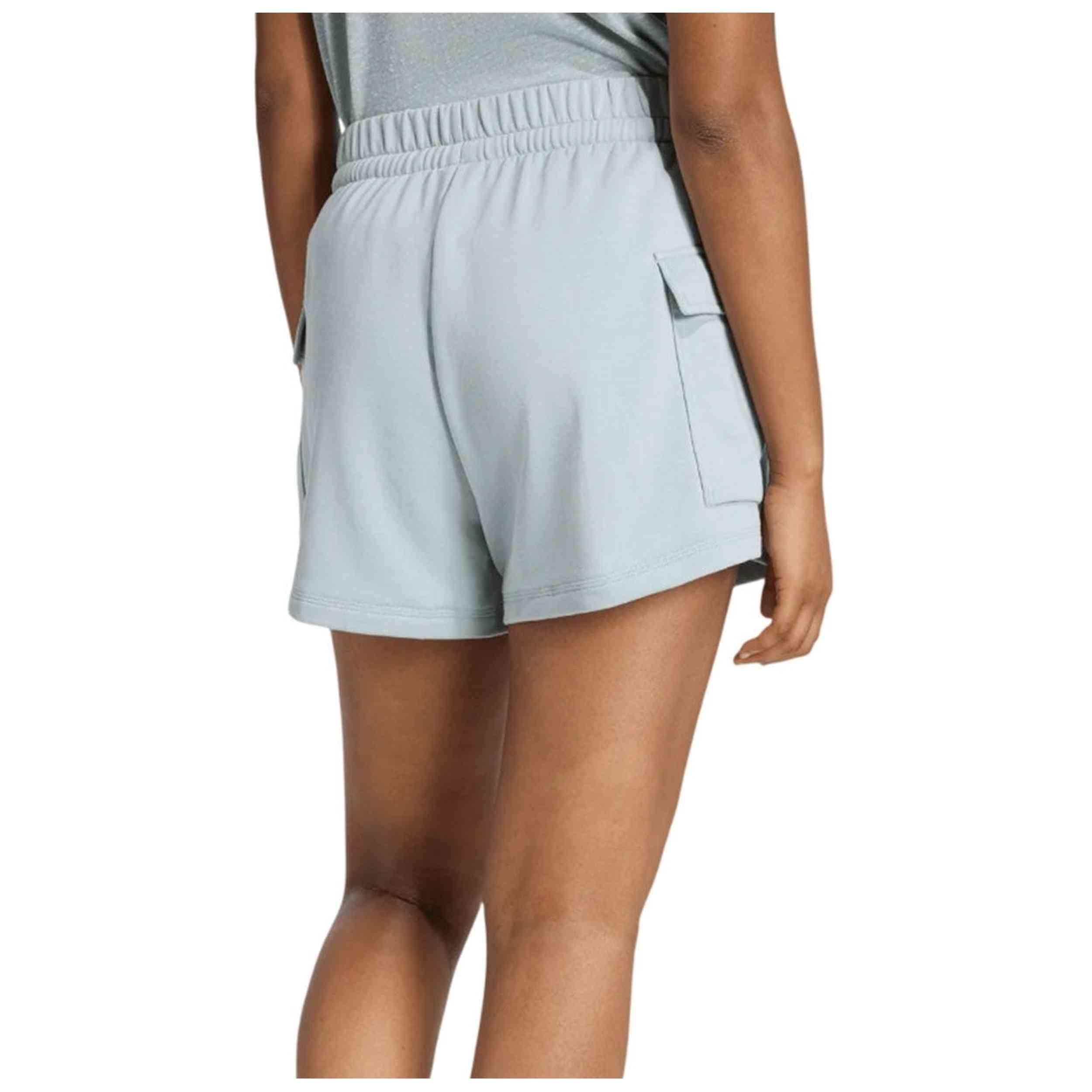 Calções Adidas modelo KC5253 para mulheres 3/4