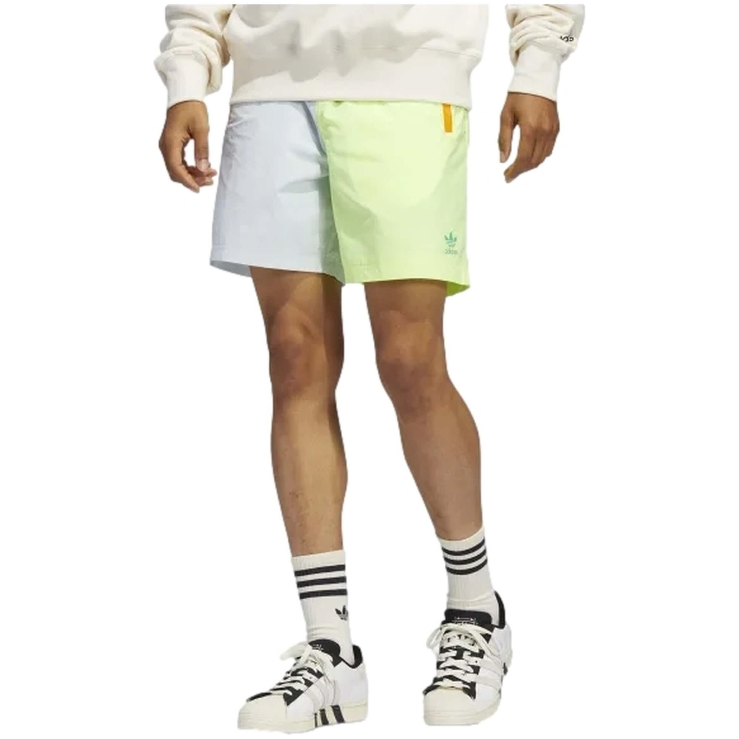 Pantaloncini Adidas modello HC2142 per uomini 3/5