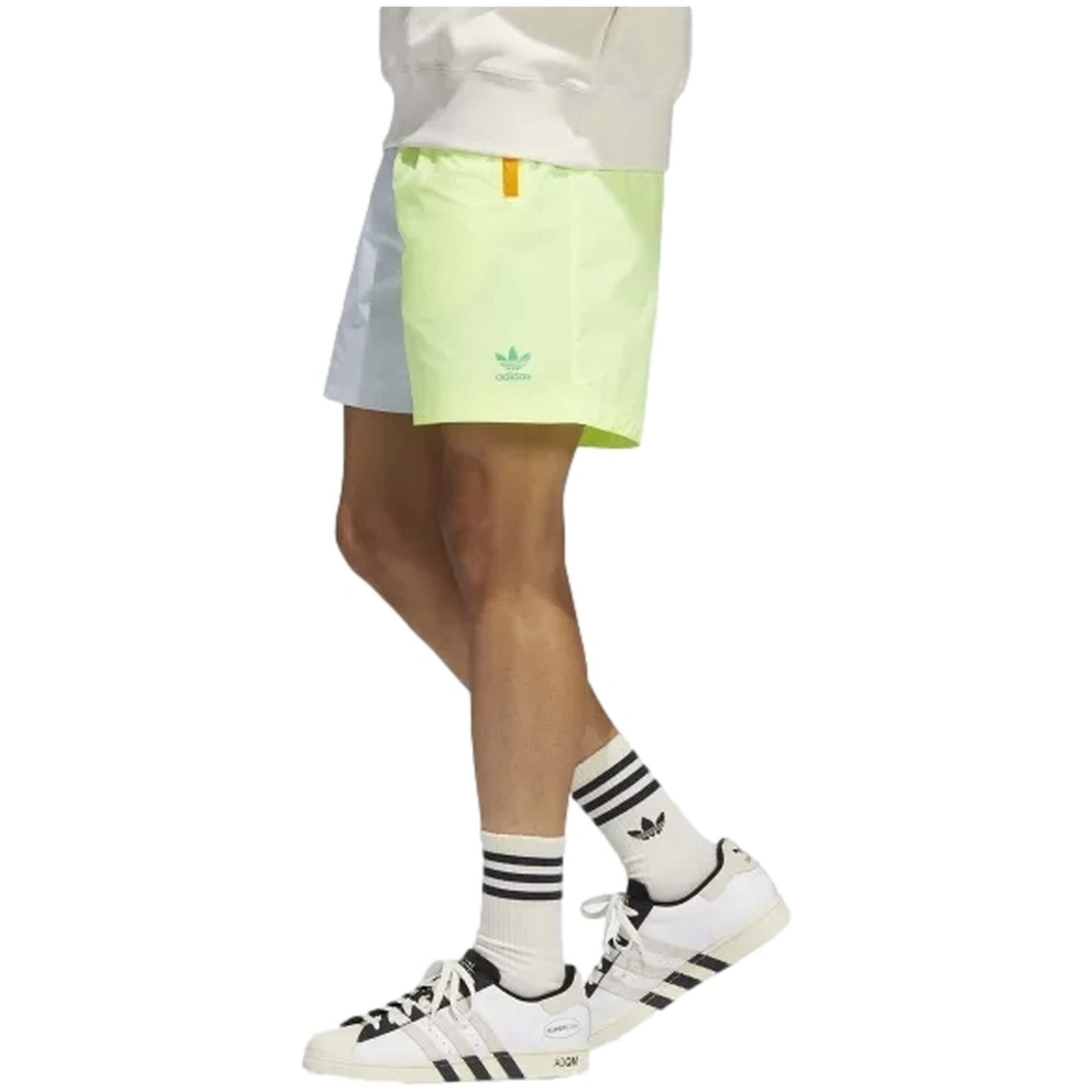 Pantaloncini Adidas modello HC2142 per uomini 4/5