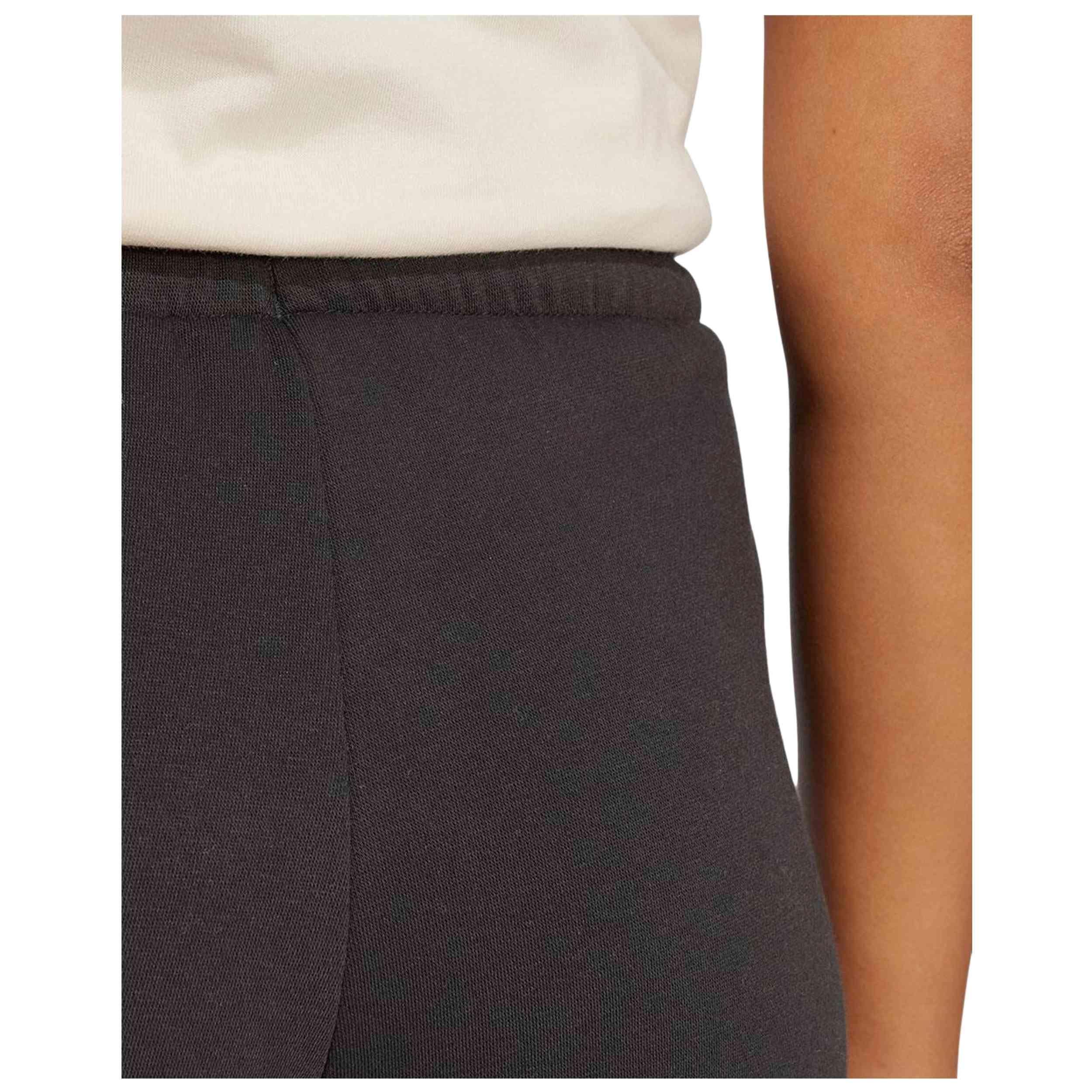 Korte broek Adidas model JC5925 voor vrouwen 4/5