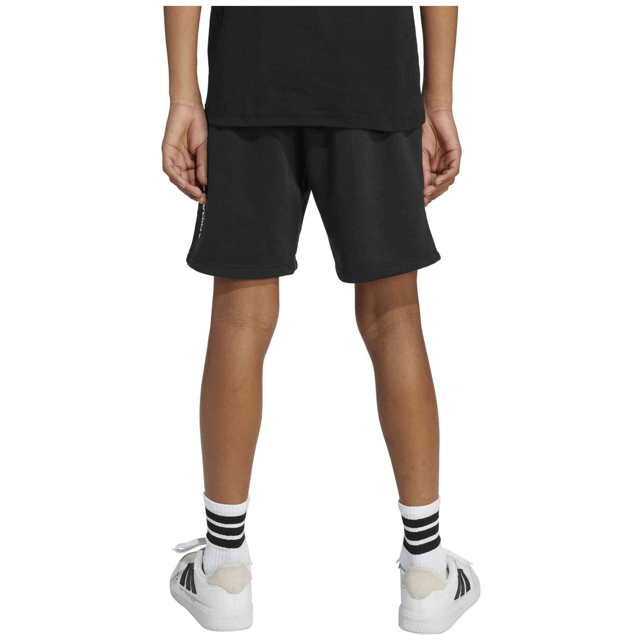 Short Adidas modèle KC5407 pour enfants 2/5