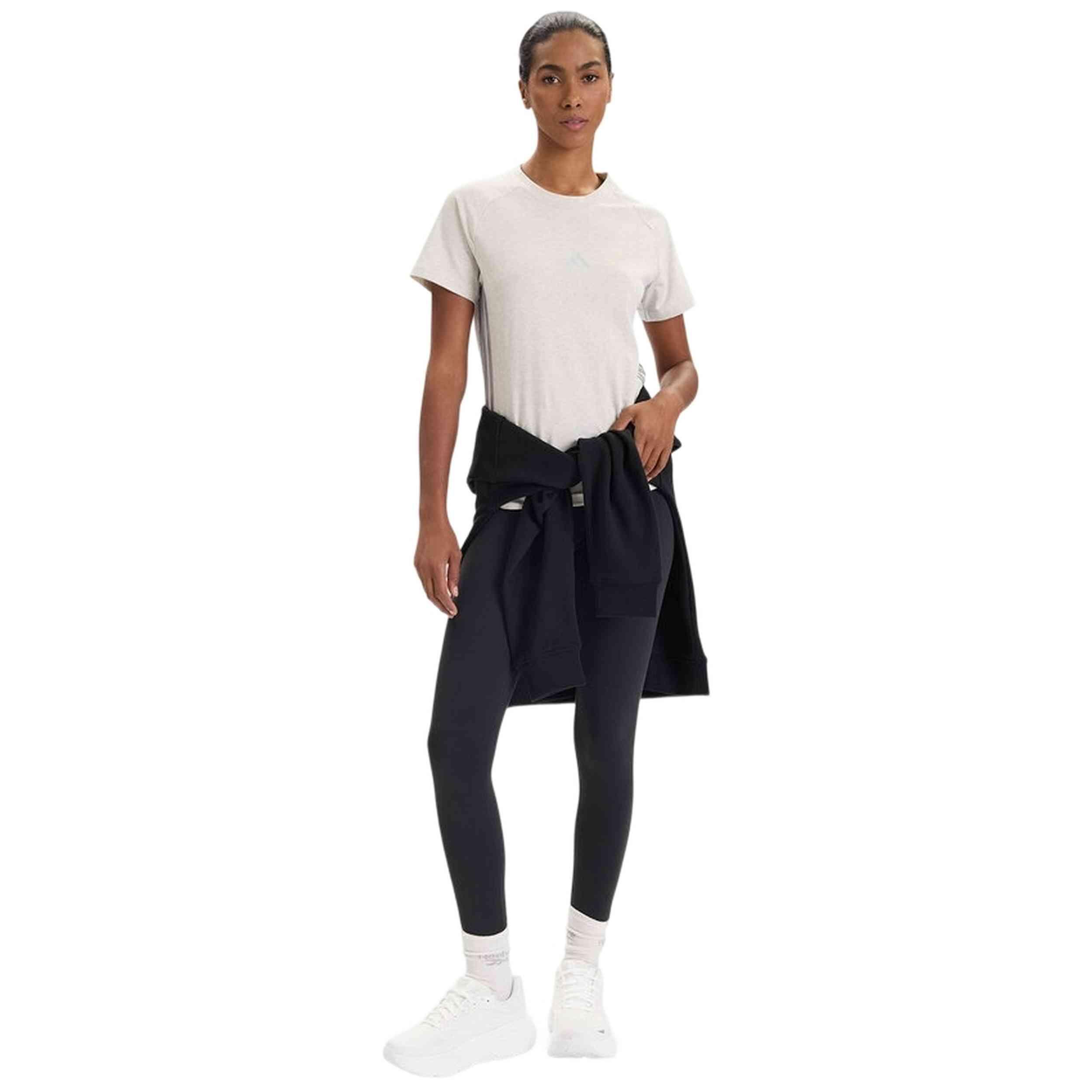 T-shirt Adidas modèle JM1880 pour femmes 2/5