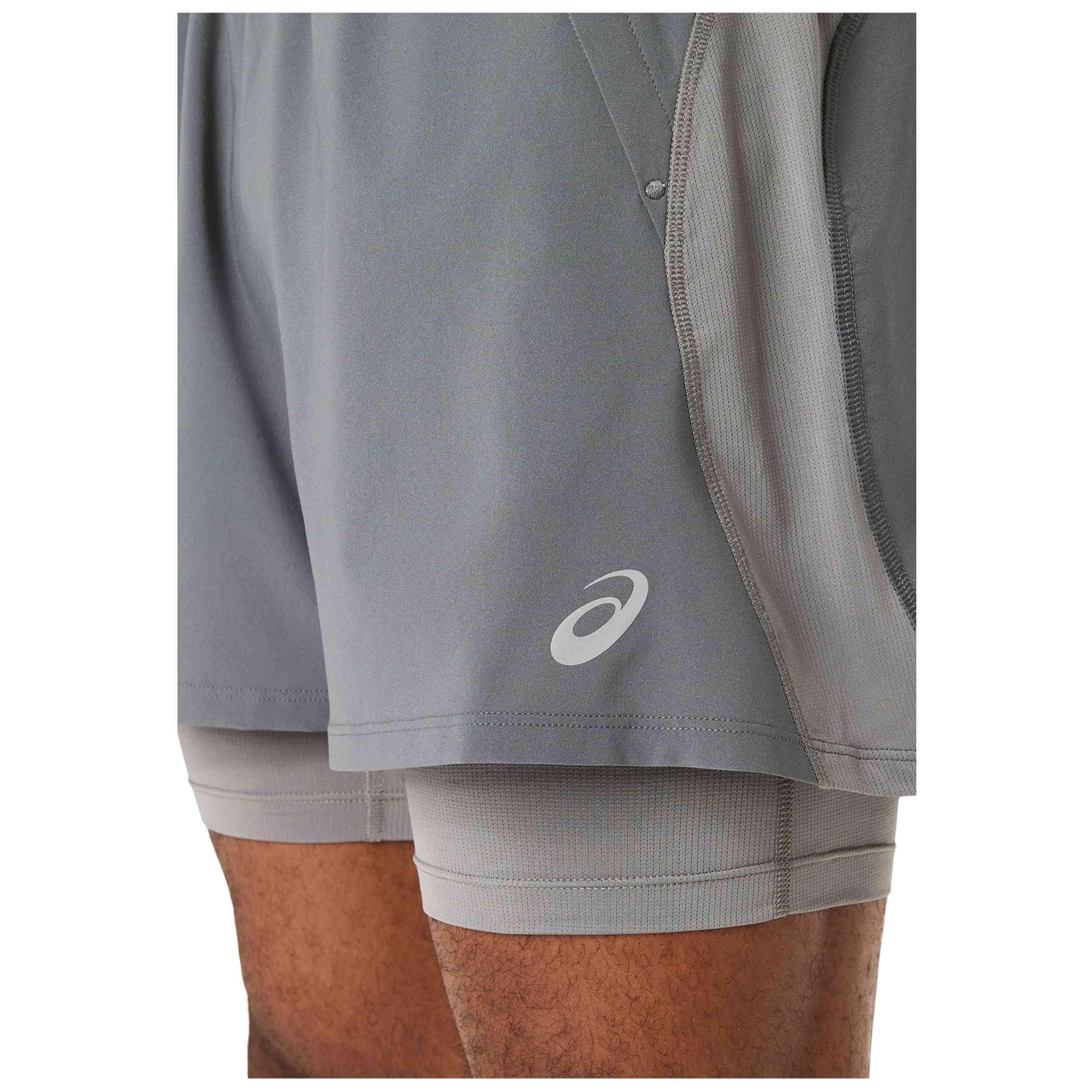 Pantaloncini Asics modello 2011D245-020 per uomini 4/5