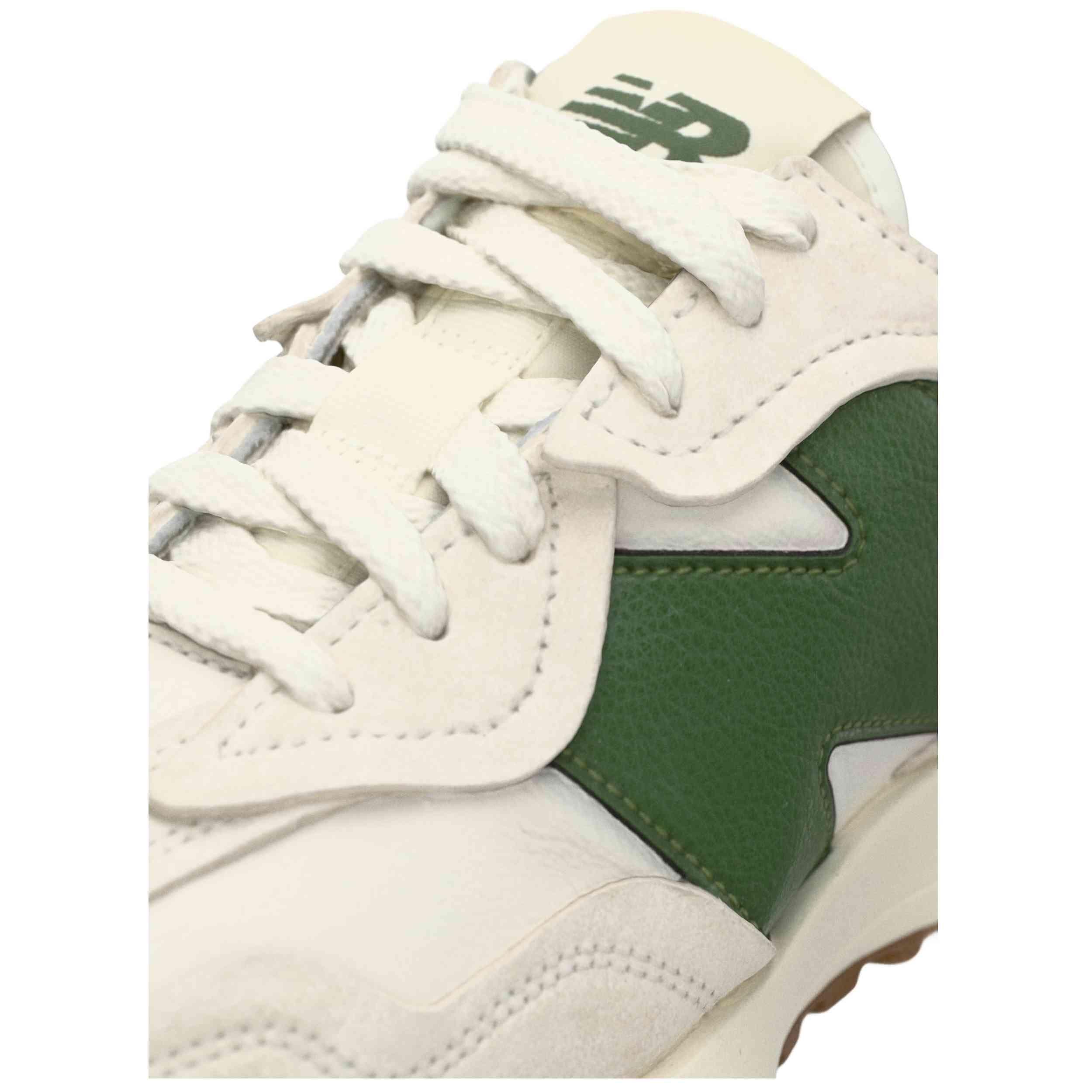 Baskets New balance modèle 124-15237595627864 pour unisexe 3/4