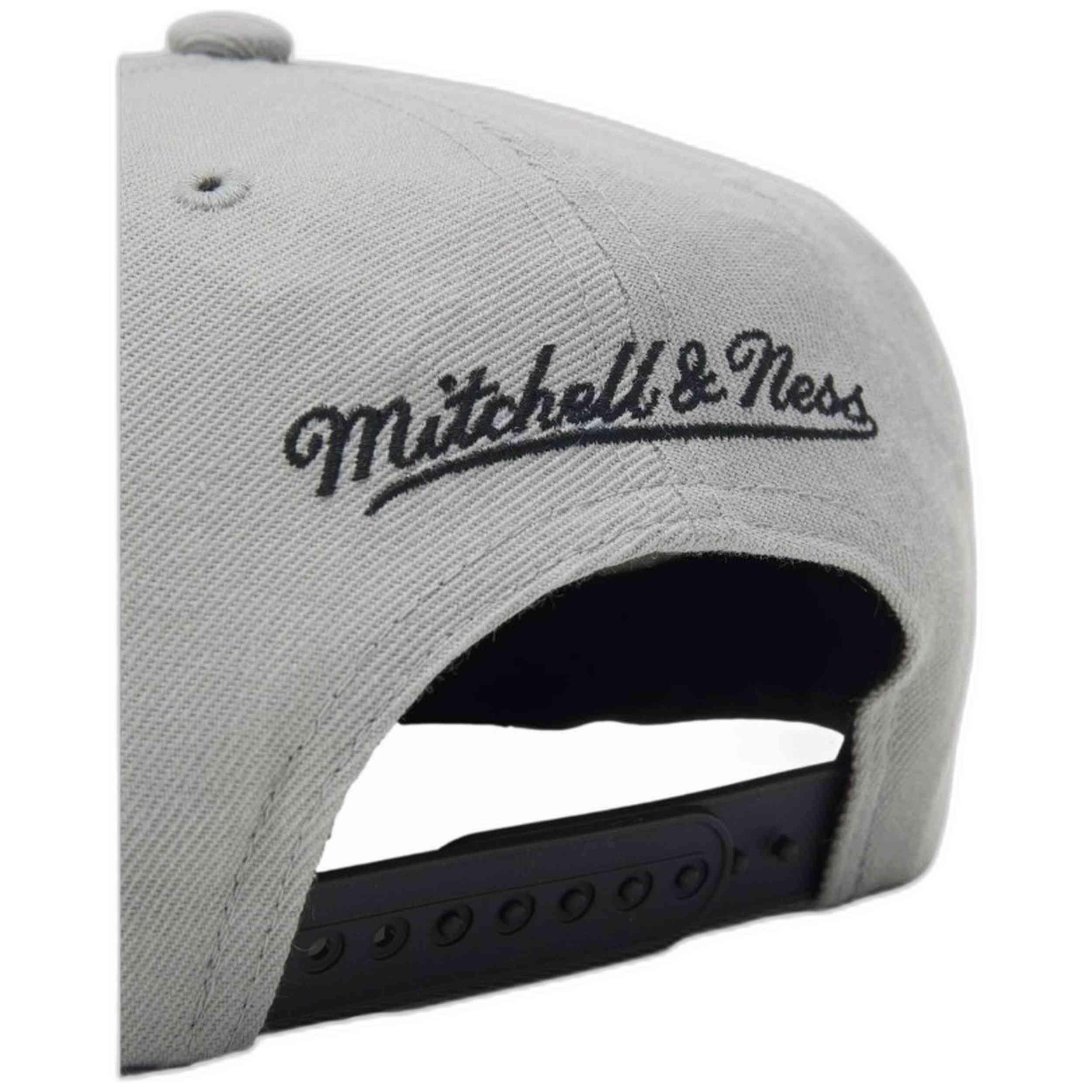 Casquette Mitchell & ness modèle 6HSSMM19224-BULLS pour unisexe 4/5