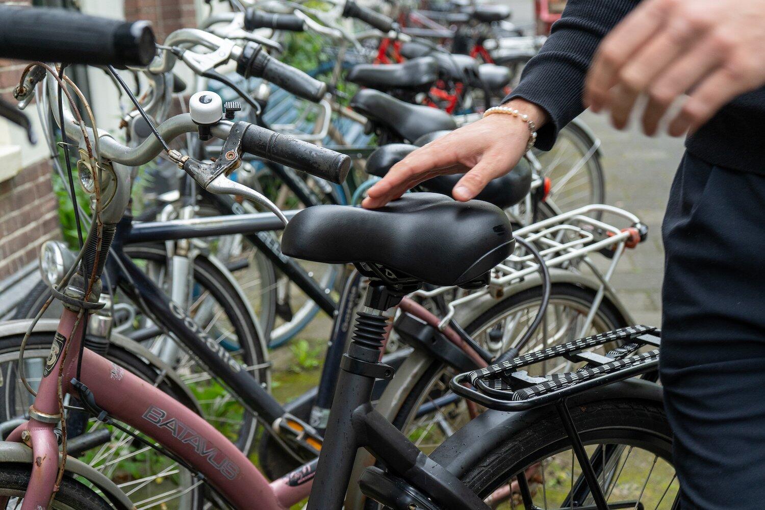 Voltano Fietszadel - Zwart - Stadszadel - Inclusief Zadelstrop 3/7