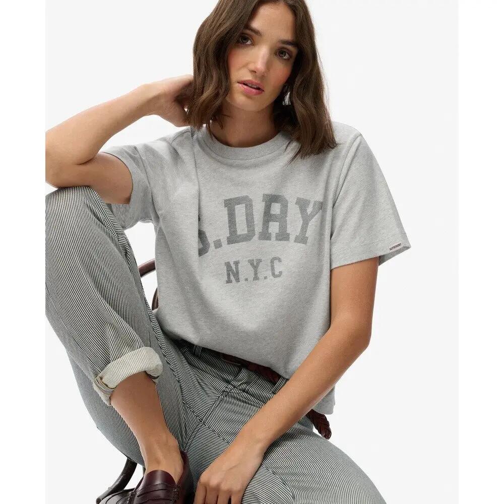 T-shirt de mulher solta Superdry Athletic Essentials 3/7