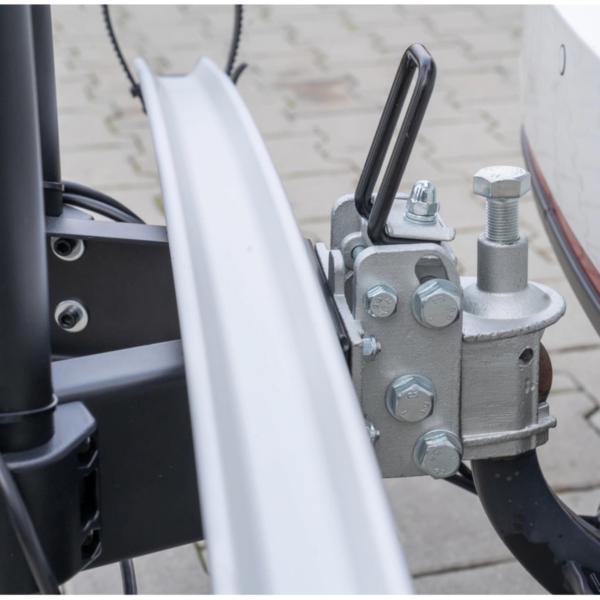 CARTREND Kupplungs-Fahrradträger Alu Active für 2 Fahrräder 7/8