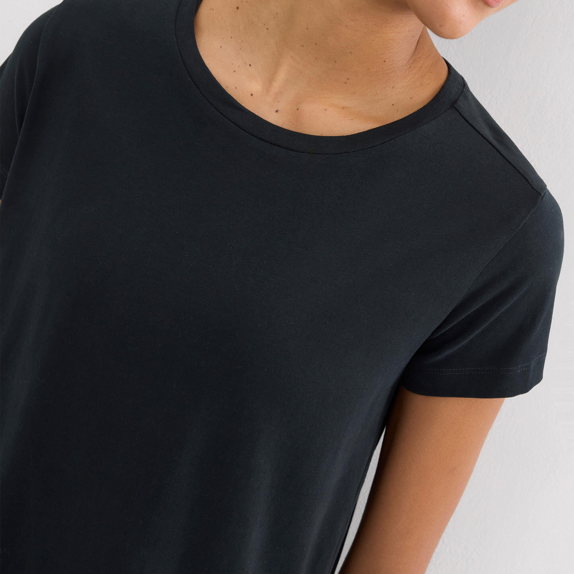 T-shirt basique en coton noir style sport 3/7