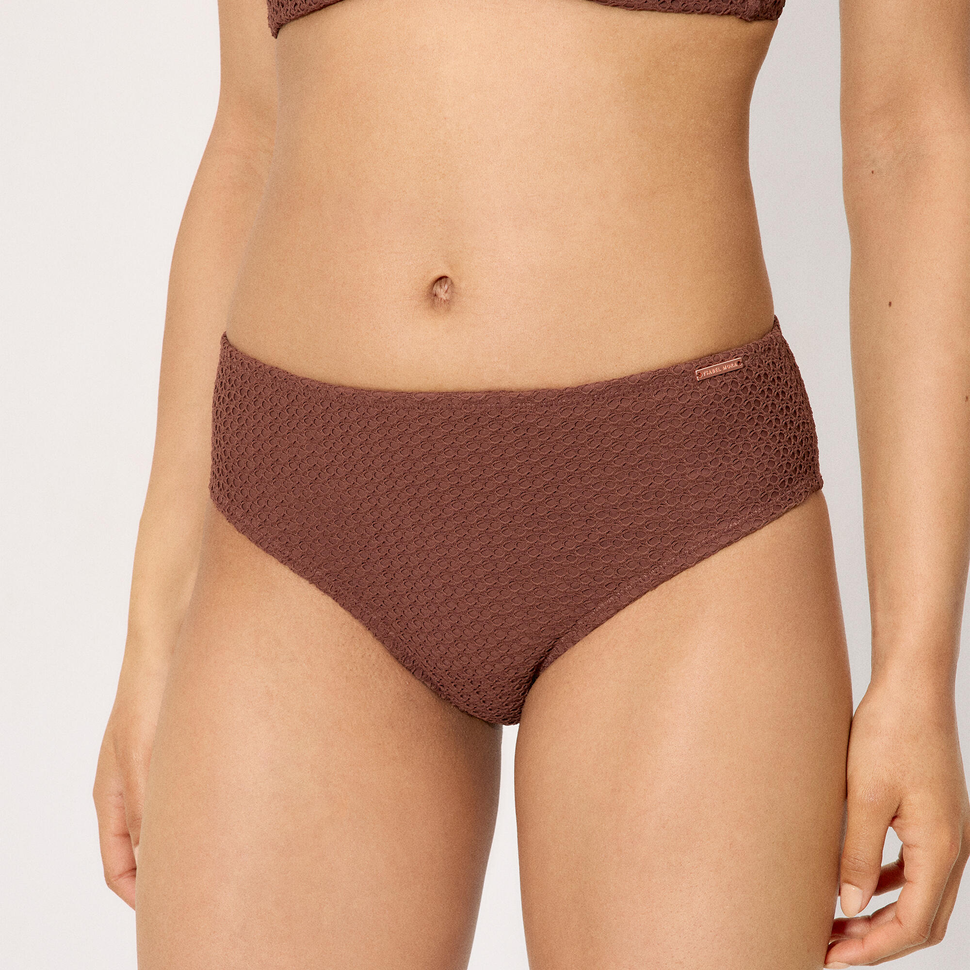 Culotte de bikini mi-longue marron ajourée et sculptante 1/4