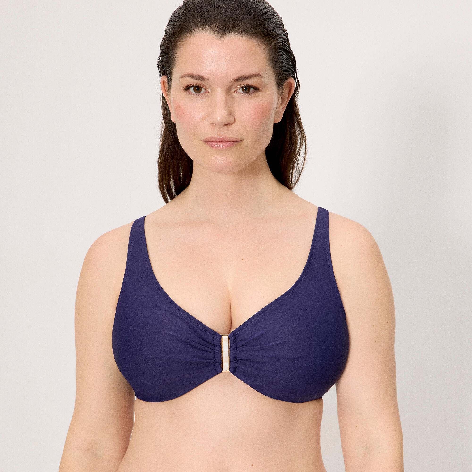 Haut de bikini bleu marine avec fermeture à agrafes, bonnet D 1/6