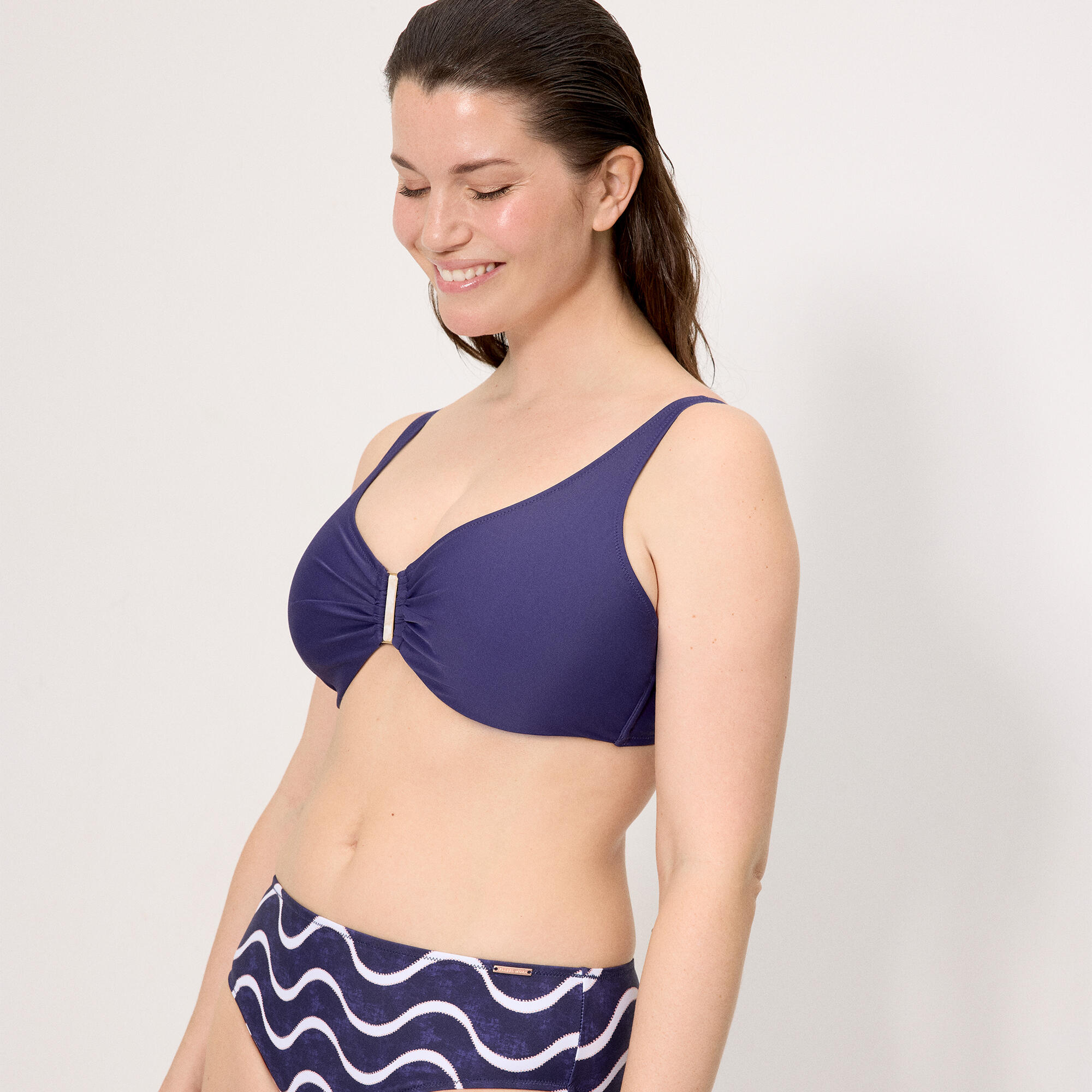 Haut de bikini bleu marine avec fermeture à agrafes, bonnet D 3/6