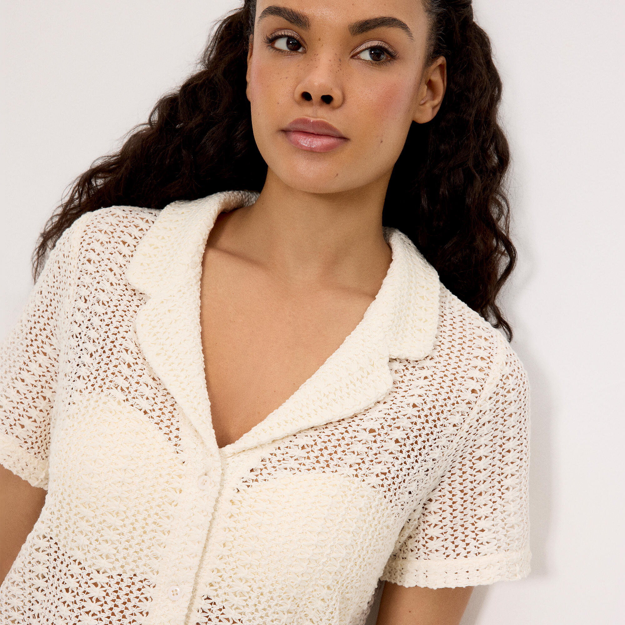 chemise beige ajourée à manches courtes 3/3