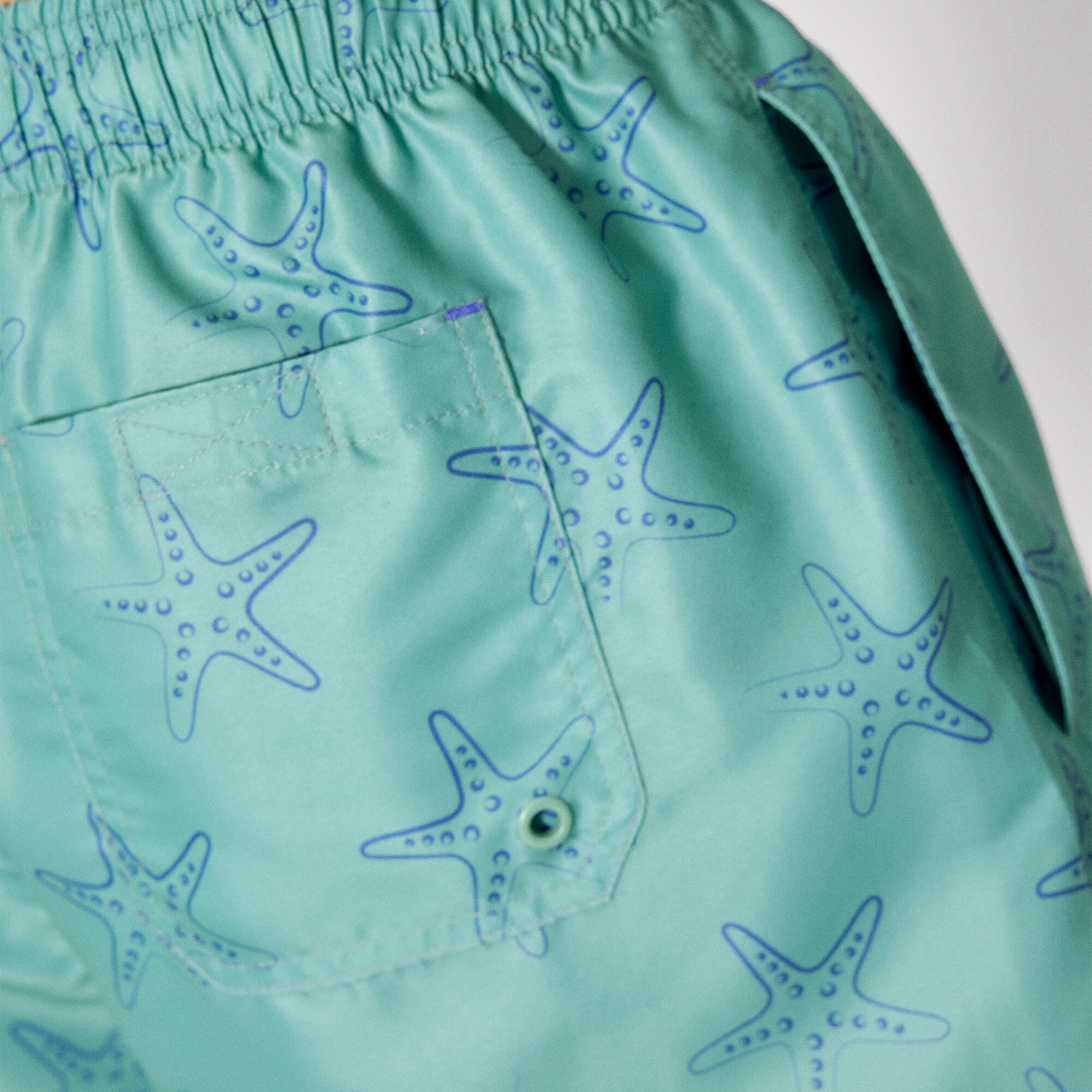 Bañador medio estampado estrellas mar verde 5/5