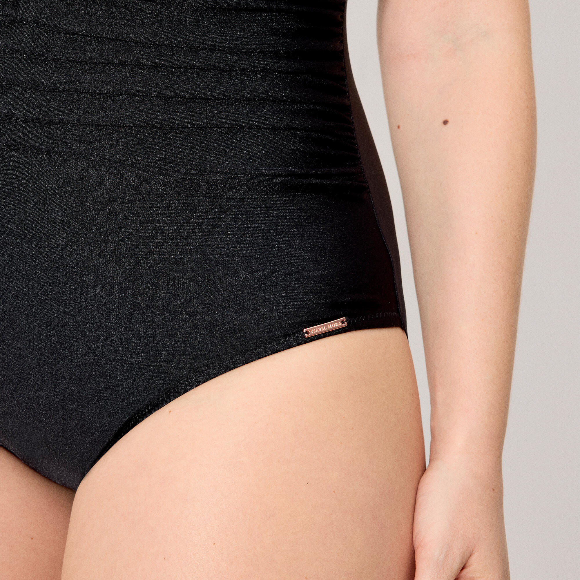 Maillot de bain noir à paillettes qui affine la poitrine et le ventre 5/5