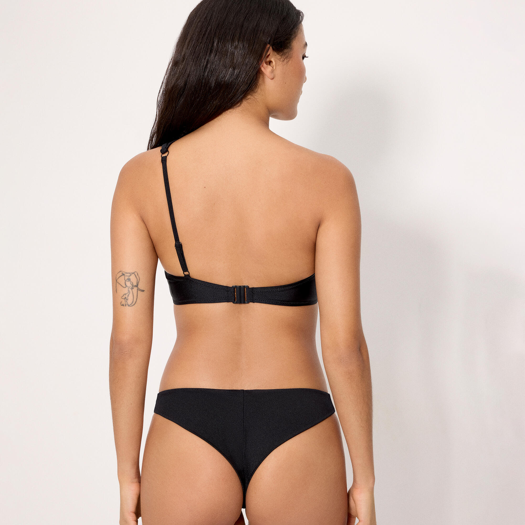 Haut de bikini triangle noir à paillettes et bas de bikini brésilien taille B 2/4