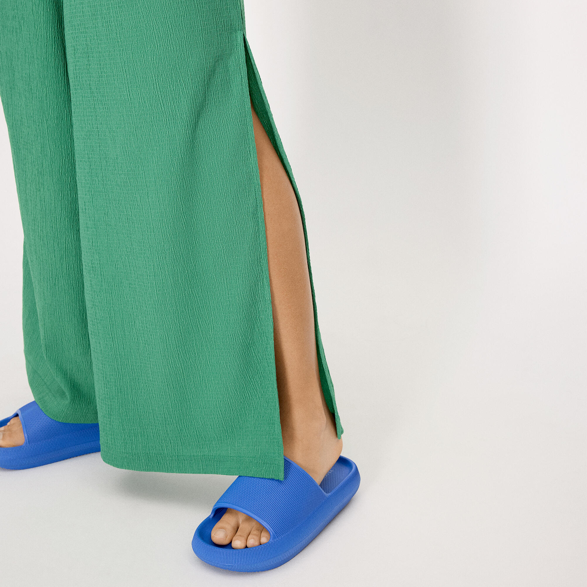 Pantalón largo ligero verde 3/5