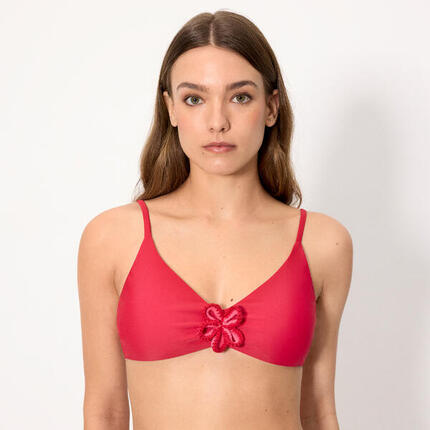 Top bikini triángulo rojo detalle flor crochet copa B
