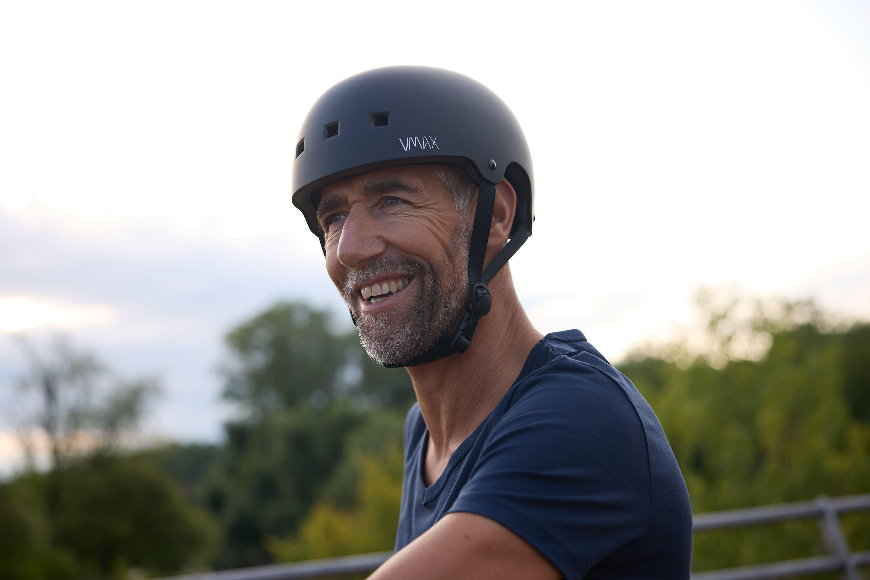 Fahrrad- & E-Scooter Helm – Größenverstellbar, Ultraleicht (420 g), S/M 2/3